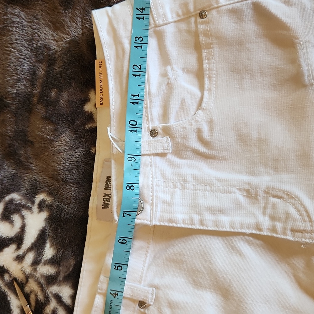 NWT WHITE DENIUM SHORTS - Picture 6 of 9